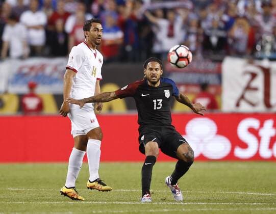Copa America, USA - Costa Rica United States midfielder Jermaine Jones (13) keeps the ball away from Costa Rica midfielder Randall Azofeifa (14) during the second half of the Copa America Centenario Group A match at the Soldier Field in Chicago, Illinois, United States, 7 June 2016. UNITED STATES VS COSTA RICA !ACHTUNG: NUR REDAKTIONELLE NUTZUNG!  CHI025 20160608-636009576133678225