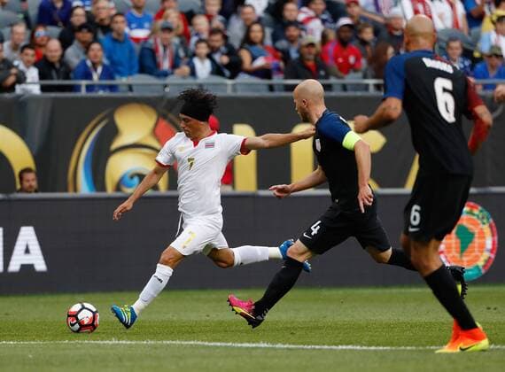 Copa America, USA - Costa Rica Costa Rica midfielder Christian Bolanos (L) kicks the ball as United States midfielder Michael Bradley (C) and defender John Brooks defend during the first half of a 2016 Copa America Centenario Group A match at Soldier Field in Chicago on June 7, 2016.  CHI2016060703 BRIANxKERSEY