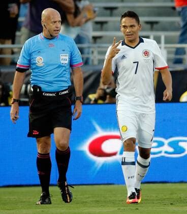 Copa America, Kolumbien - Paraguay Colombia s player Carlos Bacca celebrate his 1-0 goal before Paraguay during their Copa America Centenario Group A match at the Rose Bowl stadium in Pasadena, California, United States, 7 June 2016. EFE Juan Carlos Cardenas COLOMBIA VS PARAGUAY !ACHTUNG: NUR REDAKTIONELLE NUTZUNG!  SCL011 20160608-636009590274804694