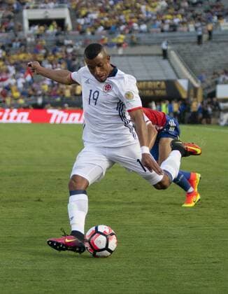 Copa America, Kolumbien - Paraguay Colombia s Farid Diaz (19) looks on to pass the ball during the Copa America Centenario Group A match against Parguay at the Rose Bowl stadium in Pasadena, California, United States, 7 June 2016. COLOMBIA VS PARAGUAY !ACHTUNG: NUR REDAKTIONELLE NUTZUNG!  SCL013 20160608-636009593439079867