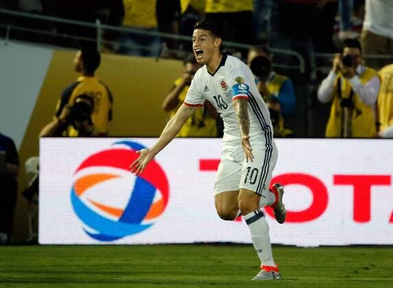 Copa America, Kolumbien - Paraguay Colombia s James Rodriguez (10) celebrates his 2-0 goal before Paraguay during the Copa America Centenario Group A match at the Rose Bowl stadium in Pasadena, California, United States, 7 June 2016. COLOMBIA VS PARAGUAY !ACHTUNG: NUR REDAKTIONELLE NUTZUNG!  SCL016 20160608-636009596647992377