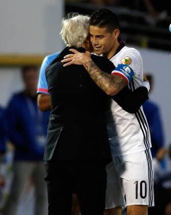 Copa America, Kolumbien - Paraguay Colombia s James Rodriguez (R) celebrates his 2-0 goal before Paraguay with the team s coach Jose Perkeman during the Copa America Centenario Group A match at the Rose Bowl stadium in Pasadena, California, United States, 7 June 2016. COLOMBIA VS PARAGUAY !ACHTUNG: NUR REDAKTIONELLE NUTZUNG!  SCL017 20160608-636009597924696377
