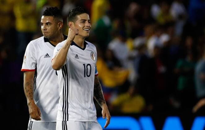 Copa America, Kolumbien - Paraguay Colombia s James Rodriguez (R) celebrates his 2-0 goal before Paraguay during the Copa America Centenario Group A match at the Rose Bowl stadium in Pasadena, California, United States, 7 June 2016. COLOMBIA VS PARAGUAY !ACHTUNG: NUR REDAKTIONELLE NUTZUNG!  SCL020 20160608-636009598562424377