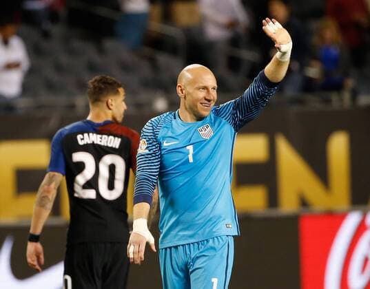 Copa America, USA - Costa Rica United States goalkeeper Brad Guzan (1) waves after a 2016 Copa America Centenario Group A match against the Costa Rica at Soldier Field in Chicago on June 7, 2016. The United States defeated Costa Rica 4-0.  CHI2016060723 BRIANxKERSEY