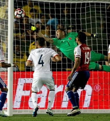 Copa America, Kolumbien - Paraguay Colombia s goalkeeper David Ospina saves a goal during their Copa America Centenario Group A match at the Rose Bowl stadium in Pasadena, California, United States, 7 June 2016. COLOMBIA VS PARAGUAY !ACHTUNG: NUR REDAKTIONELLE NUTZUNG!  SCL028 20160608-636009628643295121