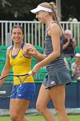 08.06.2016. Nottingham Tennis Centre, Nottingham, England. Aegon WTA Tennis Damen Nottingham Open Day 5. Naomi Broady of Great Britain and Anastasija Sevastova of Latvia celebrate their doubles victory xDavidxKissmanx  ActionPlus11746469