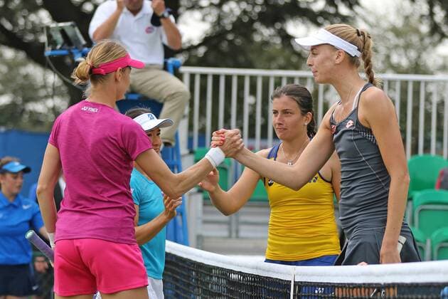 08.06.2016. Nottingham Tennis Centre, Nottingham, England. Aegon WTA Tennis Damen Nottingham Open Day 5. Naomi Broady of Great Britain and Anastasija Sevastova of Latvia shake hands with Shuko Ayoama of Japan and Renata Voracova xDavidxKissmanx  ActionPlus11746470