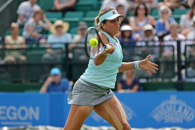 08.06.2016. Nottingham Tennis Centre, Nottingham, England. Aegon WTA Tennis Damen Nottingham Open Day 5. Forehand from Anna Tatishvili of USA in her match against Karolina Pliskova of Czech Republic xDavidxKissmanx  ActionPlus11746483