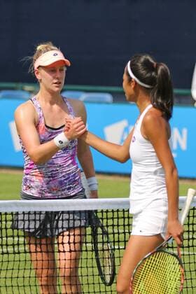 08.06.2016. Nottingham Tennis Centre, Nottingham, England. Aegon WTA Tennis Damen Nottingham Open Day 5. Alison Riske of USA shakes hands with Su-Wei Hsieh of Taipei after her victory in two sets xDavidxKissmanx  ActionPlus11746530