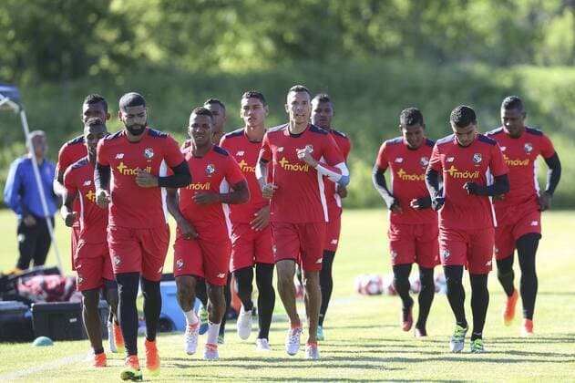 Panama players participate in a training session of the team at Lake Forest fields in Chicago, Illinois, 8 June 2016. Panama will face Argentina on Friday during a Copa America Centenario Group D match. EFE David Fernandez PANAMA TRAINING SESSION IN CHICAGO !ACHTUNG: NUR REDAKTIONELLE NUTZUNG!  ILL002 20160609-636010330157201472