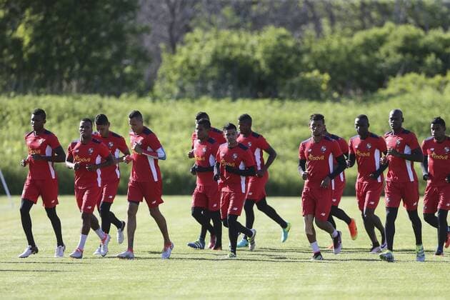 Panama players participate in a training session of the team at Lake Forest fields in Chicago, Illinois, 8 June 2016. Panama will face Argentina on Friday during a Copa America Centenario Group D match. EFE David Fernandez PANAMA TRAINING SESSION IN CHICAGO !ACHTUNG: NUR REDAKTIONELLE NUTZUNG!  ILL003 20160609-636010330166717472