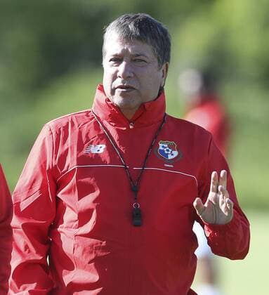 Panama coach Hernan Dario Gomez participates in a training session of the team at Lake Forest fields in Chicago, Illinois, 8 June 2016. Panama will face Argentina on Friday during a Copa America Centenario Group D match. EFE David Fernandez PANAMA TRAINING SESSION IN CHICAGO !ACHTUNG: NUR REDAKTIONELLE NUTZUNG!  ILL006 20160609-636010330836269472