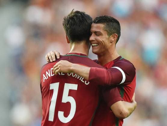 EURO 2016, Testspiel Portugal - Estland (160609) -- LISBON, June 9, 2016 -- Portugal s Cristiano Ronaldo (R) celebrates after scoring a goal with his teammate Andre Gomes during a friendly soccer match between Portugal and Estonia in preparation for UEFA EURO EM Europameisterschaft Fussball 2016 Championship at Luz Stadium in Lisbon, Portugal, June 8, 2016. Portugal won 7-0. ) (SP)PORTUGAL-LISBON-SOCCER-FRIENDLY MATCH-POR VS EST ZhangxLiyun 
