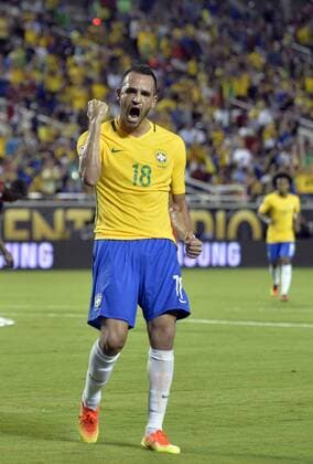 (160609) -- ORLANDO, June 9, 2016 -- Brazil s Renato Augusto celebrates after scoring during the Copa America Centenario tournament Group B football match between Brazil and Haiti in Orlando, Florida, the United States, on June 8, 2016. Brazil won the match 7-1. ) (SP)U.S.-ORLANDO-COPA AMERICA-GROUP B-BRA VS HTI BaoxDandan 