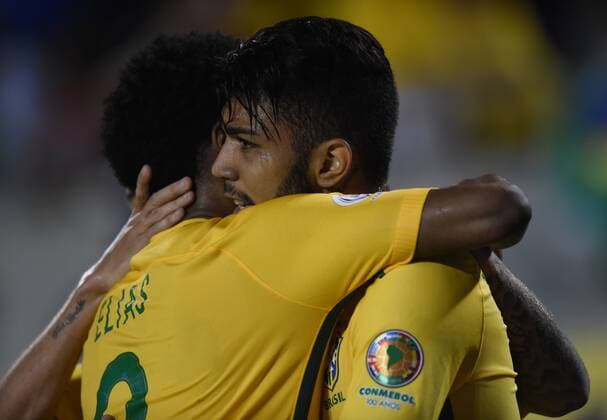 (160609) -- ORLANDO, June 9, 2016 -- Brazil s Gabriel (R) celebrates with teammate Elias after scoring during the Copa America Centenario tournament Group B football match between Brazil and Haiti in Orlando, Florida, the United States, on June 8, 2016. Brazil won the match 7-1. ) (SP)U.S.-ORLANDO-COPA AMERICA-GROUP B-BRA VS HTI BaoxDandan 