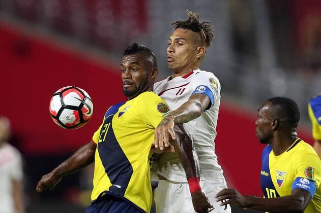 Copa America, Ecuador - Peru 08 June 2016: Ecuador defender Gabriel Achilier 21 and Peru forward Jose Paolo Guerrero 9 fight for a loose ball during the first half of the Copa America Centanario game at University of Phoenix Stadium in Glendale, Az. SOCCER: JUN 08 Copa America Centenario - Ecuador v Peru Icon3171606080652 EDITORIAL USE ONLY