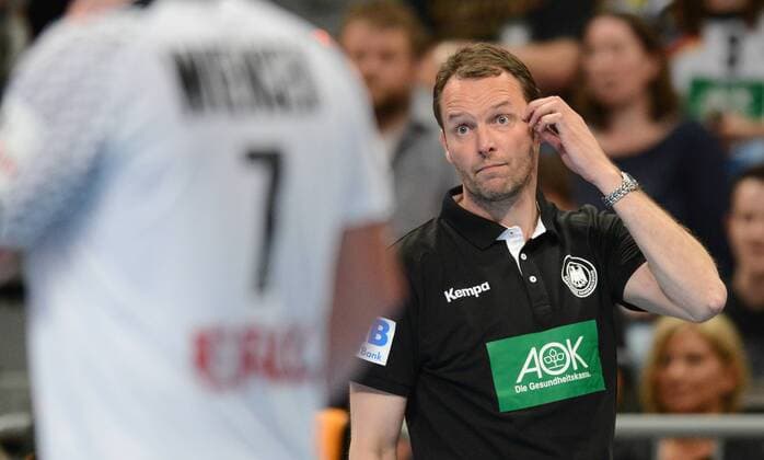 08.06.2016, xmhx, Handball Testspiel, Deutschland - Russland, emspor, v.l. Patrick Wiencek (Deutschland), Dagur Sigurdsson (Trainer Deutschland) Mannheim
