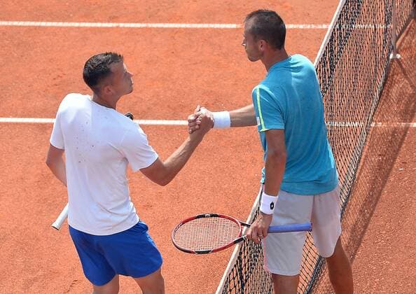 Tenisovy challenger Sparta Prague Open, 9. cervna v Praze. Adam Pavlasek (vlevo) a Lukas Rosol se louci po vzajemnem souboji ve ctvrtfinale dvouhry muzu. CTKPhotoP201606090543801  suk15 kk