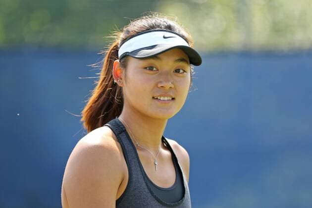 09.06.2016. Nottingham Tennis Centre, Nottingham, England. Aegon WTA Tennis Damen Nottingham Open Day 6. Yafan Wang of China prepares to warm up ahead of her doubles match with partner Xinyun Han of China xDavidxKissmanx  ActionPlus11746585