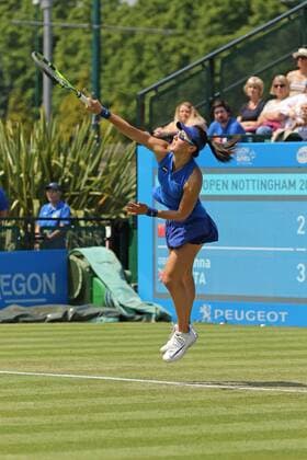 09.06.2016. Nottingham Tennis Centre, Nottingham, England. Aegon WTA Tennis Damen Nottingham Open Day 6. Saisai Zheng of China serving in her match against Johanna Konta of Great Britain xDavidxKissmanx  ActionPlus11746587