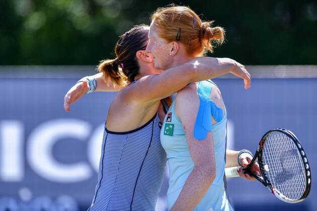 Belgian Alison Van Uytvanck and Serbian Jelena Jankovic celebrate after winning a tennis game between Belgian Alison Van Uytvanck and Jelena Jankovic versus Croatian Darija Jurak and Australian Anastasia Rodionova during the quarter finals of the women s doubles tournament at Ricoh Open WTA Tennis Damen tennis tournament in Rosmalen, the Netherlands, Thursday 09 June 2016. LUCxCLAESSEN  x04868456x