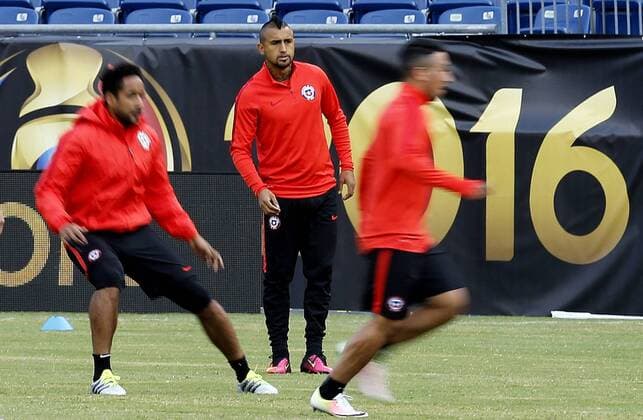 Chile player Arturo Vidal during a training session of the team at Gillete stadium in Foxborough, Massachusetts, United States, 9 June 2016. Chile Nationalteam will face Bolivia tomorrow during their Copa America Centenario Group D match. EFE Mauricio Duenas Castaneda CHILE S TRAINING SESSION !ACHTUNG: NUR REDAKTIONELLE NUTZUNG!  FOX006 20160610-636011182166429201