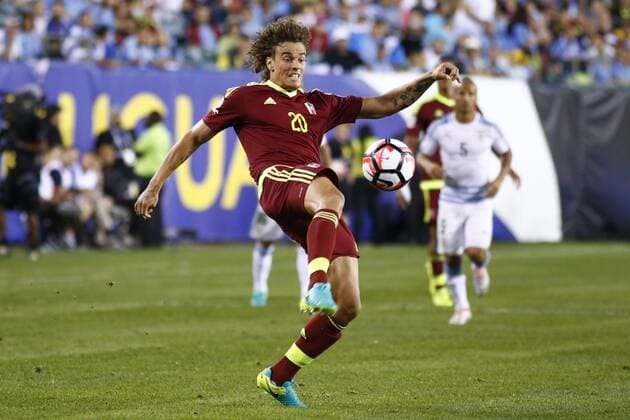 Venezuela player Rolf Feltscher kicks the ball during their Copa America Centenario Group C match at the Lincoln Financial Field in Philadelphia, Nationalteam , Pennsylvania, United States, 9 June 2016. URUGUAY VS VENEZUELA !ACHTUNG: NUR REDAKTIONELLE NUTZUNG!  PHI013 20160610-636011297523794119