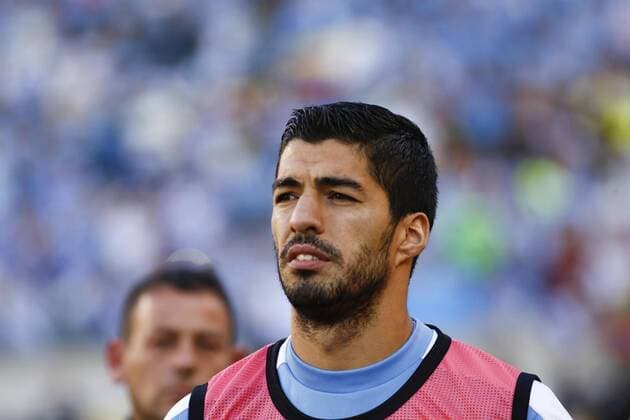 Uruguay player Luis Suarez observes the match against Venezuela from the bench during their Copa America Centenario Group C match at the Lincoln Financial Field in Philadelphia, Nationalteam , Pennsylvania, United States, 9 June 2016. URUGUAY VS VENEZUELA !ACHTUNG: NUR REDAKTIONELLE NUTZUNG!  PHI015 20160610-636011302009418119
