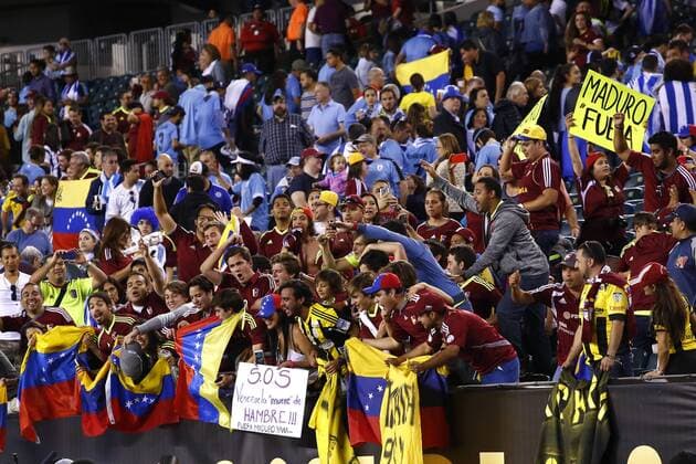 Venezuela supporters cheer on their team during a Copa America Centenario Group C match at the Lincoln Financial Field in Philadelphia, Nationalteam , Pennsylvania, United States, 9 June 2016. URUGUAY VS VENEZUELA !ACHTUNG: NUR REDAKTIONELLE NUTZUNG!  PHI021 20160610-636011312254094119