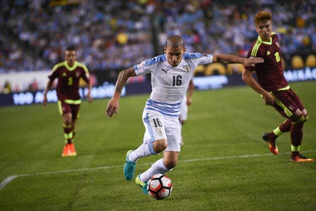 June 9, 2016 - Philadelphia, Pennsylvania, U.S - MAXIMILLANO PEREIRA (16) of Uruguay in action against ADALBERTO PENARANDA (18) of Venezuela during the Copa America match held at Lincoln Financial Field in Philadelphia Pa Soccer 2016-Copa America-Uruguay Vs Venezuela. - ZUMArf1_