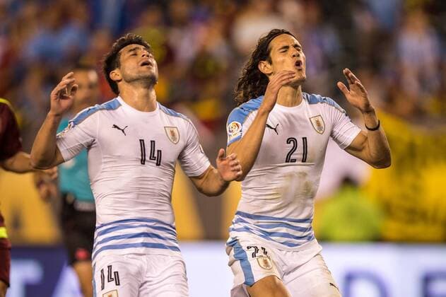 June 9 2016: Uruguay forward Edinson Cavani (21) and Uruguay midfielder Nicolas Lodeiro (14) upset after a missed goal during the 2nd half of the match between Uruguay versus Venezuela at Lincoln Financial Field in Philadelphia, PA (Photo by Dennis Schneidler Icon Sportswire) SOCCER: JUN 09 Copa America Centenario - Uruguay v Venezuela Icon0609161067 EDITORIAL USE ONLY