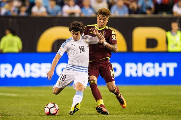June 9 2016: Uruguay midfielder Matias Corujo(18) kicks the ball up field and is defended by Venezuela Midfielder Adalbert Penaranda (18) during the 2nd half of the match between Uruguay versus Venezuela at Lincoln Financial Field in Philadelphia, PA (Photo by Dennis Schneidler Icon Sportswire) SOCCER: JUN 09 Copa America Centenario - Uruguay v Venezuela Icon0609160994 EDITORIAL USE ONLY
