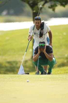 GOLF - PGA Golf Herren Lyoness Open 2016 ATZENBRUGG,AUSTRIA,10.JUN.16 - GOLF - PGA European Tour, Lyoness Open, Diamond Country Club. Image shows Borja Virto (ESP) and his caddy. GEPAxpictures xDanielxGoetzhaber