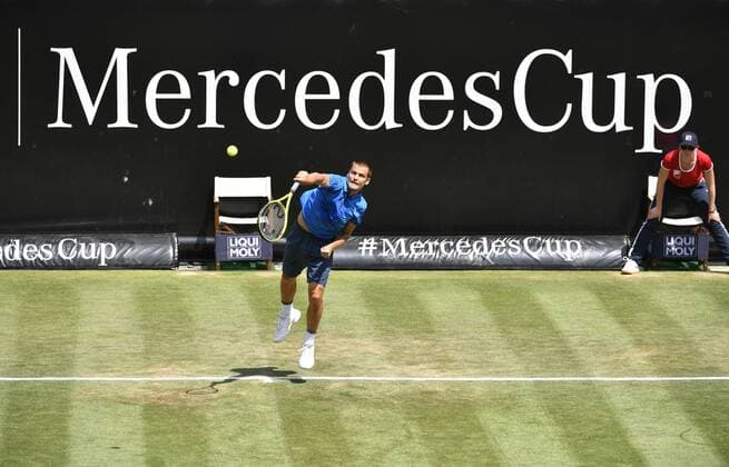 Mikhail Youzhny (RUS) Aktion Aufschlag vor Bandenwerbung MercedesCup 10.06.2016 Tennis Mercedes-Cup Stuttgart Weißenhof 04.06..-12.06.2016 MercedesCup Stuttgart Weißenhof 2016