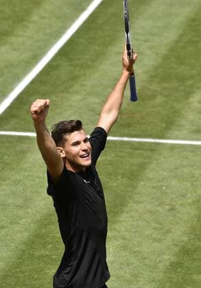 Bilder des Tages - Sport Dominic Thiem (AUT) jubelt über Matchgewinn Gewinn des Spiels Einzug ins Halbfinale 10.06.2016 Tennis Mercedes-Cup Stuttgart Weißenhof 04.06..-12.06.2016 MercedesCup Stuttgart Weißenhof 2016