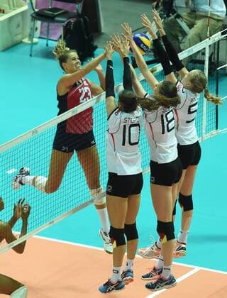 (160610) -- BEILUN, June 10, 2016 -- Kelsey Robinson(L) of the United States spikes the ball during the FIVB Women s Volleyball World Grand Prix 2016 Pool A1 Preliminary Round match against Germany at Beilun Sports and Arts Hall in Beilun District of Ningbo, east China s Zhejiang Province, June 10, 2016. The United States won 3-0.)(wll) (SP)CHINA-BEILUN-VOLLEYBALL-FIVB-WOMEN S WORLD GRAND PRIX-POOL A1-PRELIMINARY ROUND(CN) HuangxZongzhi 