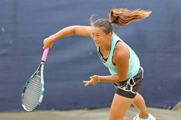 10.06.2016. Nottingham Tennis Centre, Nottingham, England. Aegon WTA Tennis Damen Nottingham Open Day 7. Tara Moore of Great Britain practising her serve xDavidxKissmanx  ActionPlus11746935