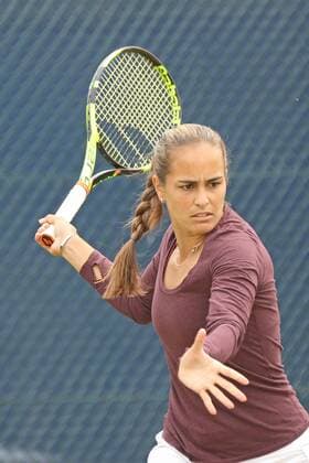 10.06.2016. Nottingham Tennis Centre, Nottingham, England. Aegon WTA Tennis Damen Nottingham Open Day 7. Monica Puig of Puerto Rica warming up on the practice court xDavidxKissmanx  ActionPlus11746938