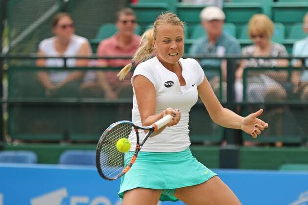 10.06.2016. Nottingham Tennis Centre, Nottingham, England. Aegon WTA Tennis Damen Nottingham Open Day 7. Forehand from Anett Kontaveit of Estonia in her quarter final match against Alison Riske of USA xDavidxKissmanx  ActionPlus11746940