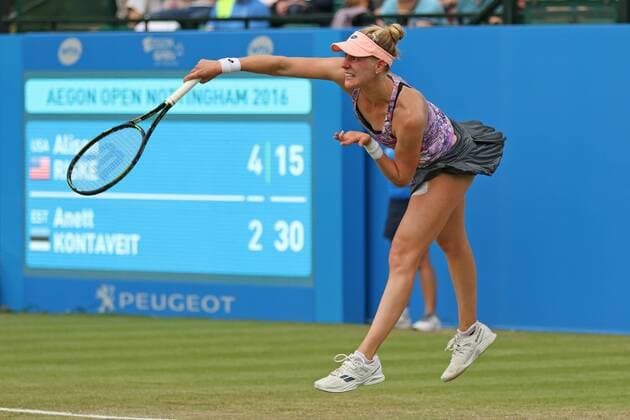 10.06.2016. Nottingham Tennis Centre, Nottingham, England. Aegon WTA Tennis Damen Nottingham Open Day 7. Alison Riske of USA serving to Anett Kontaveit of Estonia in the quarter final xDavidxKissmanx  ActionPlus11746946