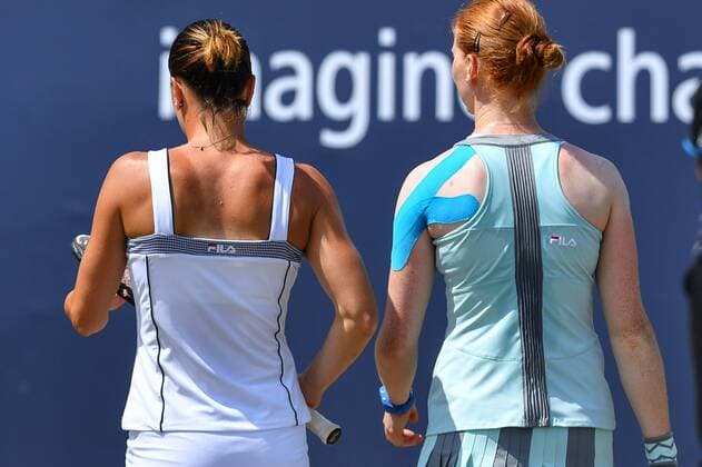 Belgian Alison Van Uytvanck and Serbian Jelena Jankovic pictured during a tennis game between Belgian Alison Van Uytvanck and Jelena Jankovic versus Swiss Xenia Knoll and Serbian Aleksandra Krunic during the semi finals of the women s doubles tournament at Ricoh Open WTA Tennis Damen tennis tournament in Rosmalen, the Netherlands, Friday 10 June 2016. LUCxCLAESSEN  x04868886x