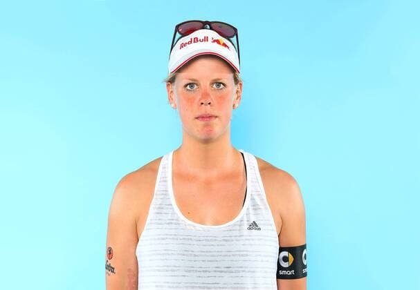Beachvolleyball, Deutsche Olympiastarter Fotoshooting Olympia 2016 - Beachvolleyball: Britta Büthe bei einem Fototermin in Hamburg am 07.06.2016. Studio Studioaufnahme Olympische Spiele Olympiade Rio de Janeiro Olympia 2016 Beachvolleyballspielerin Einzelbild Einzelfigur angeschnitten Halbkoerper Hochformat Kamerablick Deutschland deutsch GER Buethe Hamburg Copyright: Eibner-Pressefoto EP_pub