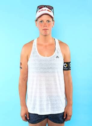 Beachvolleyball, Deutsche Olympiastarter Fotoshooting Olympia 2016 - Beachvolleyball: Britta Büthe bei einem Fototermin in Hamburg am 07.06.2016. Studio Studioaufnahme Olympische Spiele Olympiade Rio de Janeiro Olympia 2016 Beachvolleyballspielerin Einzelbild Einzelfigur angeschnitten Halbkoerper Hochformat Kamerablick Deutschland deutsch GER Buethe Hamburg Copyright: Eibner-Pressefoto EP_pub