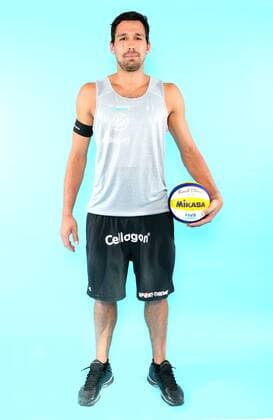 Beachvolleyball, Deutsche Olympiastarter Fotoshooting Olympia 2016 - Beachvolleyball: Jonathan Erdmann bei einem Fototermin in Hamburg am 07.06.2016. Studio Studioaufnahme Olympische Spiele Olympiade Rio de Janeiro Olympia 2016 Beachvolleyballspieler Einzelbild Einzelfigur Ganzkoerper Hochformat Kamerablick Ball Deutschland deutsch GER Hamburg Copyright: Eibner-Pressefoto EP_pub
