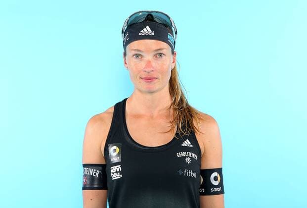 Beachvolleyball, Deutsche Olympiastarter Fotoshooting Olympia 2016 - Beachvolleyball: Katrin Holtwick bei einem Fototermin in Hamburg am 07.06.2016. Studio Studioaufnahme Olympische Spiele Olympiade Rio de Janeiro Olympia 2016 Beachvolleyballspielerin Einzelbild Einzelfigur angeschnitten Portrait Portraet Portraet Querformat Kamerablick Deutschland deutsch GER Hamburg Copyright: Eibner-Pressefoto EP_pub