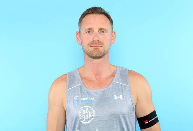 Beachvolleyball, Deutsche Olympiastarter Fotoshooting Olympia 2016 - Beachvolleyball: Kay Matysik bei einem Fototermin in Hamburg am 07.06.2016. Studio Studioaufnahme Olympische Spiele Olympiade Rio de Janeiro Olympia 2016 Beachvolleyballspieler Einzelbild Einzelfigur angeschnitten Portrait Portraet Portraet Querformat Kamerablick Deutschland deutsch GER Hamburg Copyright: Eibner-Pressefoto EP_pub