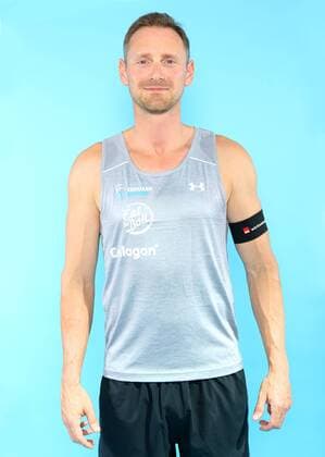 Beachvolleyball, Deutsche Olympiastarter Fotoshooting Olympia 2016 - Beachvolleyball: Kay Matysik bei einem Fototermin in Hamburg am 07.06.2016. Studio Studioaufnahme Olympische Spiele Olympiade Rio de Janeiro Olympia 2016 Beachvolleyballspieler Einzelbild Einzelfigur angeschnitten Halbkoerper Hochformat Kamerablick Deutschland deutsch GER lachen laecheln Hamburg Copyright: Eibner-Pressefoto EP_pub