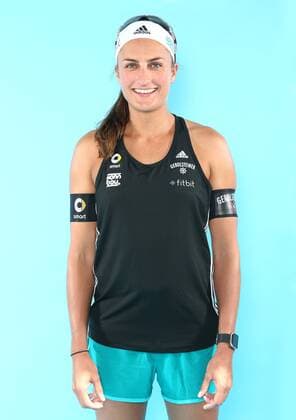 Beachvolleyball, Deutsche Olympiastarter Fotoshooting Olympia 2016 - Beachvolleyball: Ilka Semmler bei einem Fototermin in Hamburg am 07.06.2016. Studio Studioaufnahme Olympische Spiele Olympiade Rio de Janeiro Olympia 2016 Beachvolleyballspielerin Einzelbild Einzelfigur angeschnitten Halbkoerper Hochformat Kamerablick Deutschland deutsch GER lachen laecheln Hamburg Copyright: Eibner-Pressefoto EP_pub