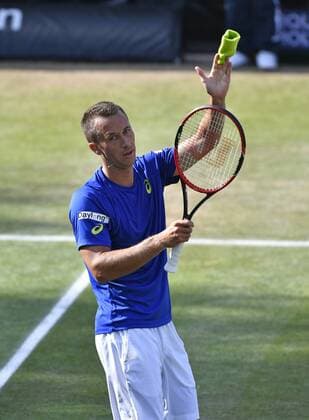 Philipp Kohlschreiber (GER) jubelt über Gewinn des Matches Matchgewinn und bedankt sich bei Zuschauern Gestik, Geste 10.06.2016 Tennis Mercedes-Cup Stuttgart Weißenhof 04.06..-12.06.2016 MercedesCup Stuttgart Weißenhof 2016