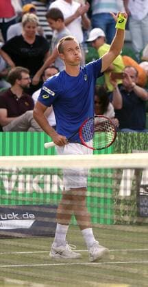 Stuttgart Tennis MercedesCup 2016, Philipp Kohlschreiber (GER) jubelt und zeigt den Daumen hoch